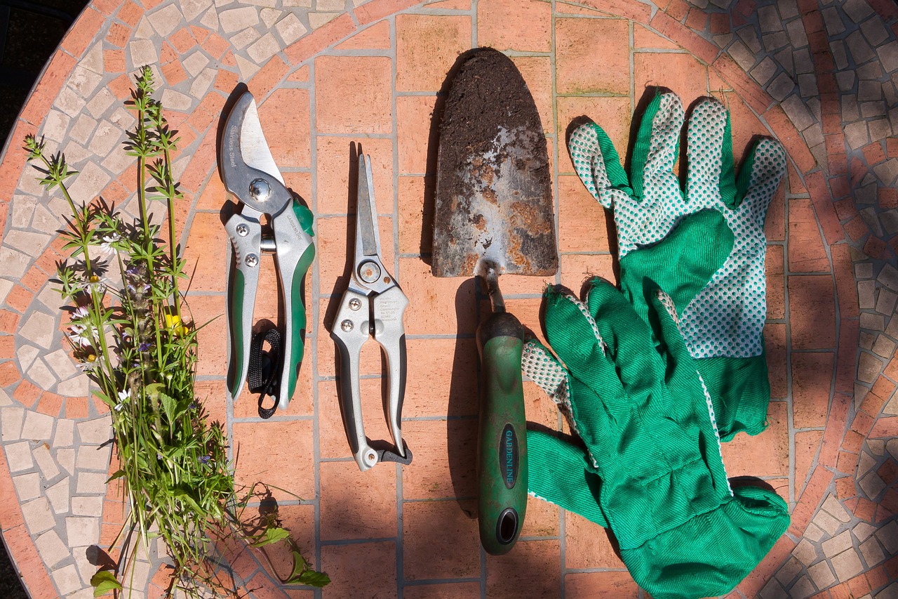 Storing gardening tools