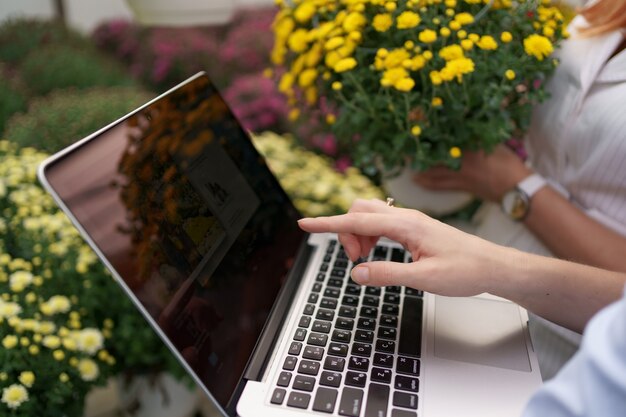 How can storytelling enhance your garden center’s online presence?